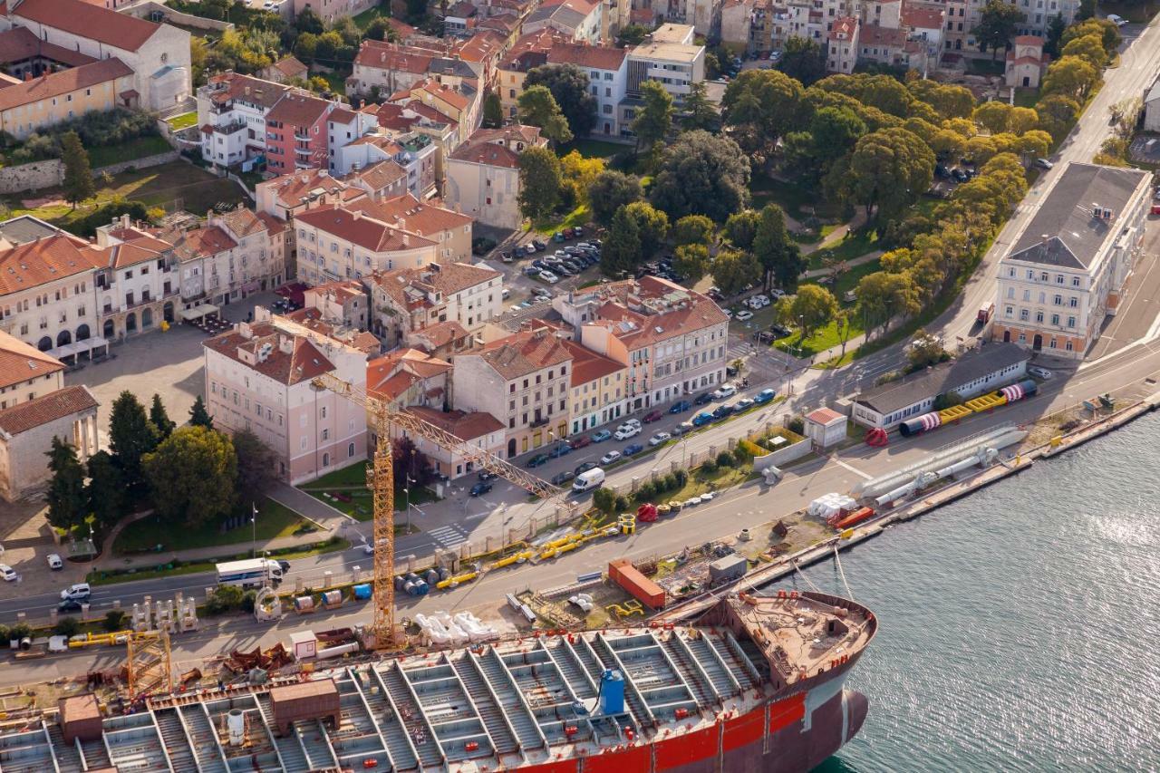 Main Square Apartments With Sea View Pula Bagian luar foto