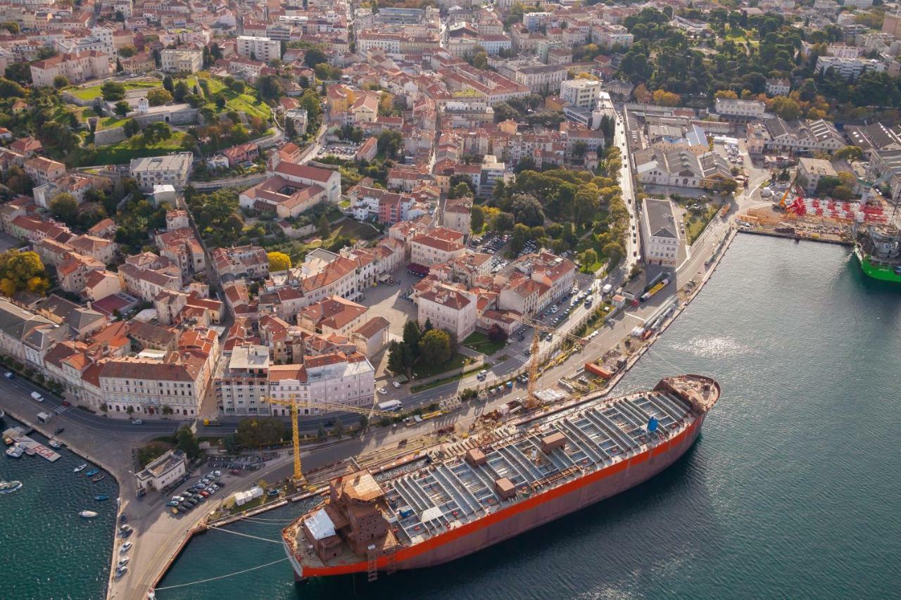 Main Square Apartments With Sea View Pula Bagian luar foto