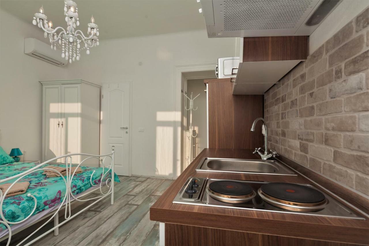 Main Square Apartments With Sea View Pula Bagian luar foto