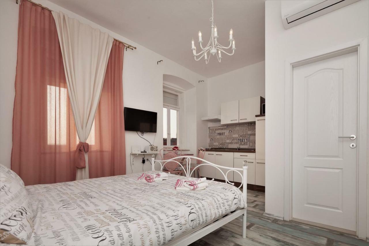 Main Square Apartments With Sea View Pula Bagian luar foto