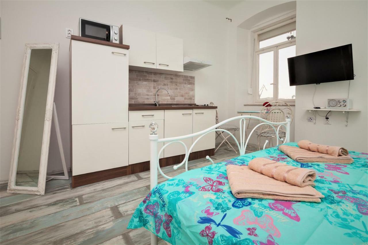 Main Square Apartments With Sea View Pula Bagian luar foto
