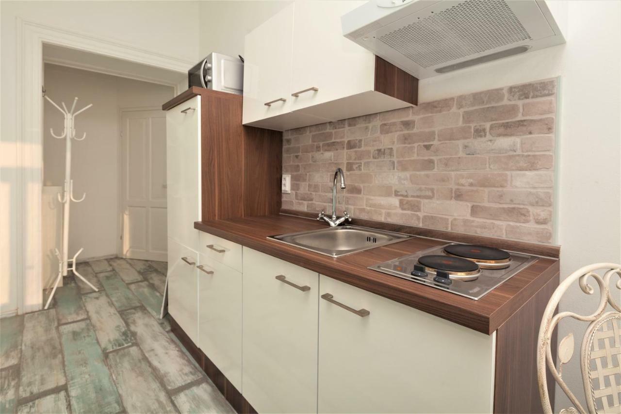 Main Square Apartments With Sea View Pula Bagian luar foto