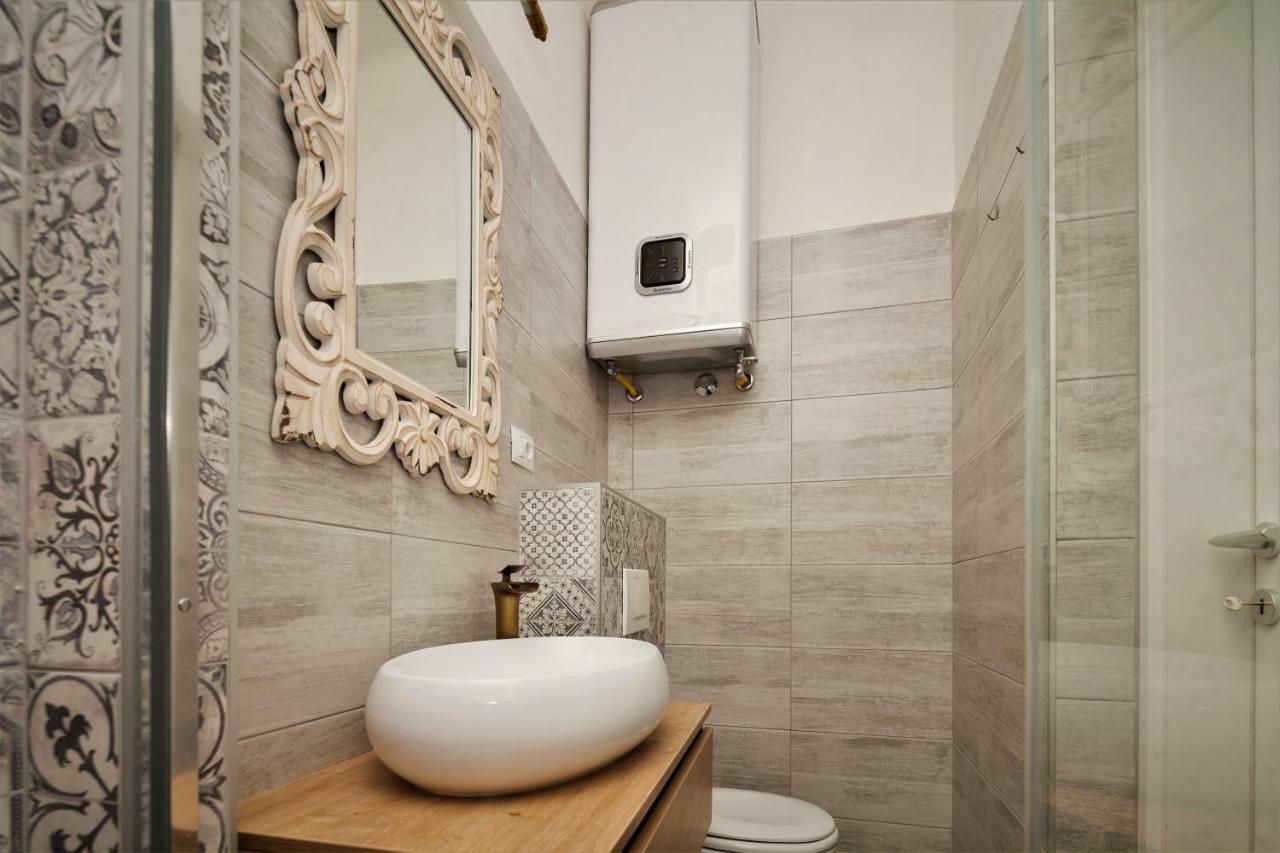 Main Square Apartments With Sea View Pula Bagian luar foto