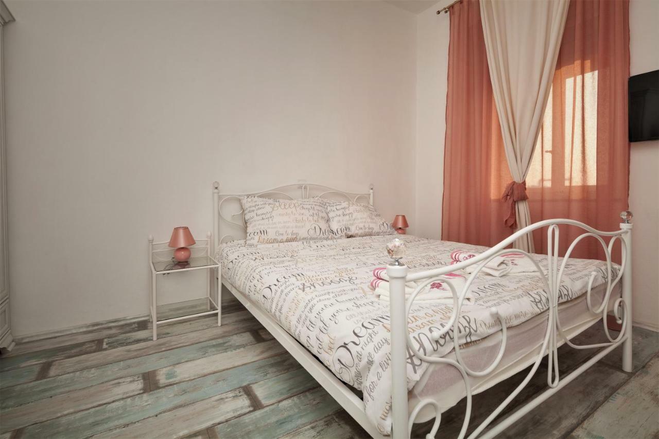 Main Square Apartments With Sea View Pula Bagian luar foto